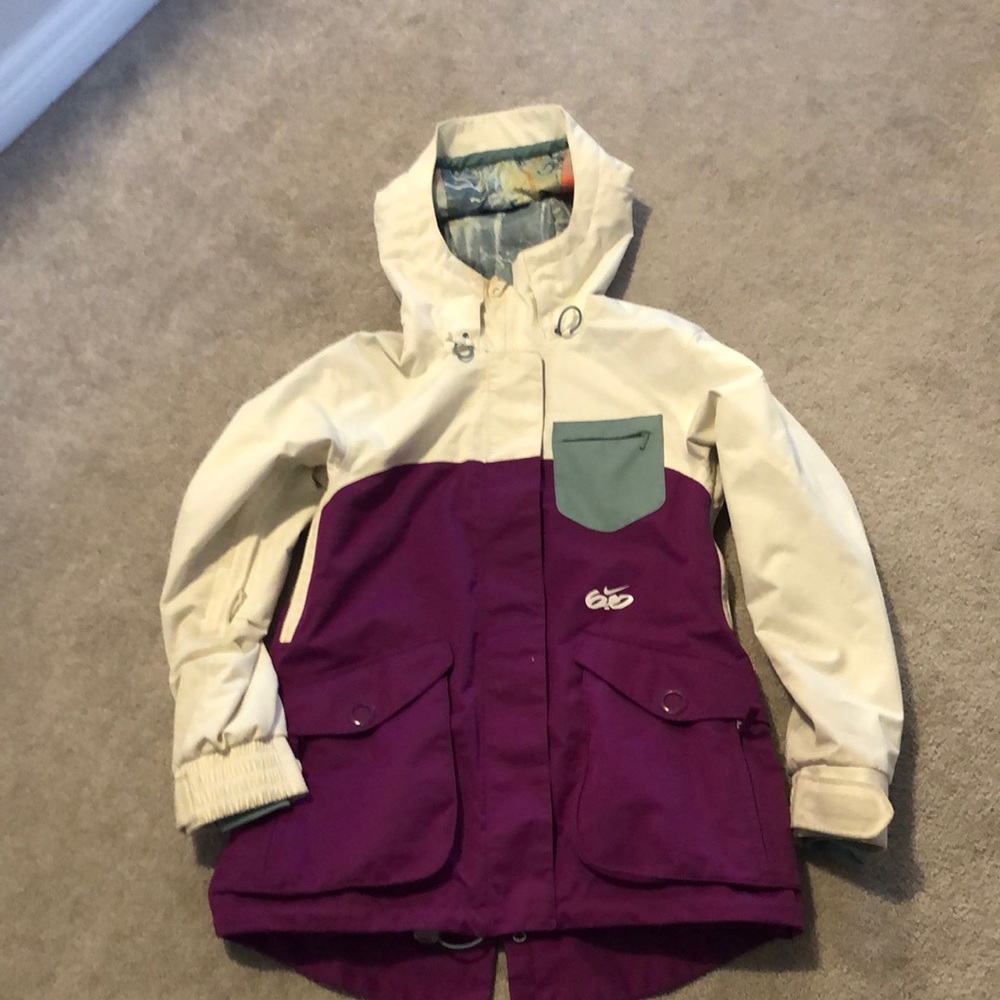 Nike womens snowboard jacket